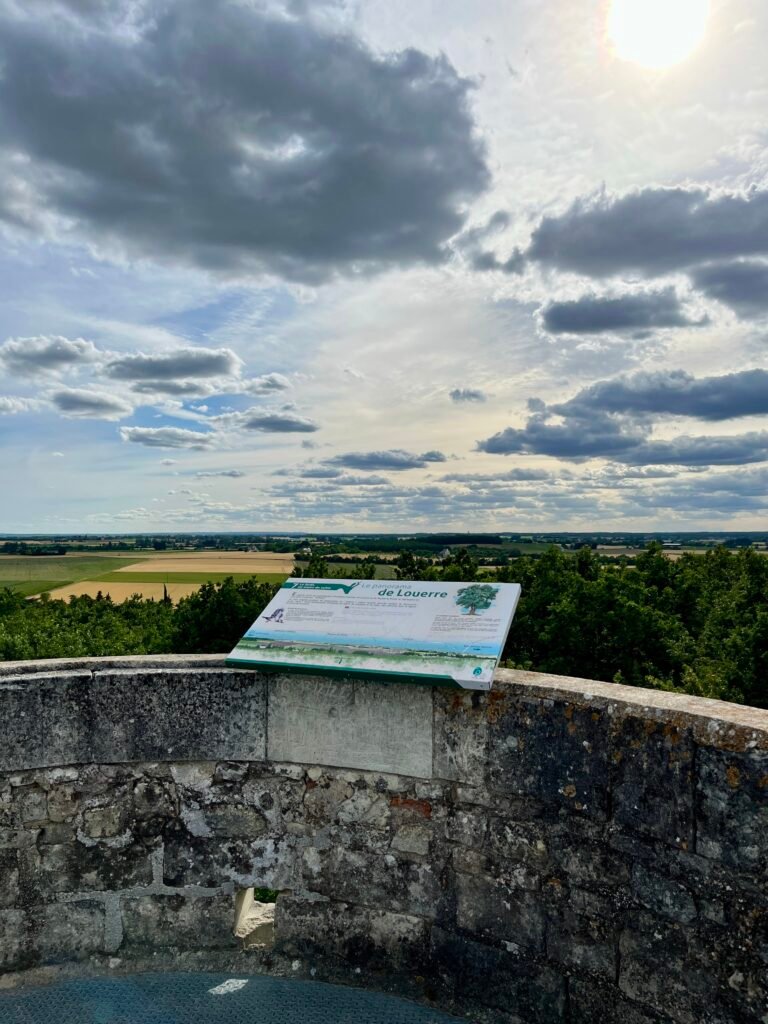 Lire la suite à propos de l’article La Tour Beauregard : l&rsquo;un des lieux les plus insolites à découvrir en Anjou